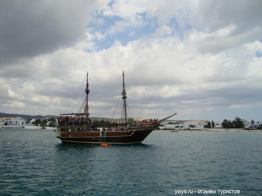 Экскурсия на пиратском корабле, Тунис. Купание в открытом море.