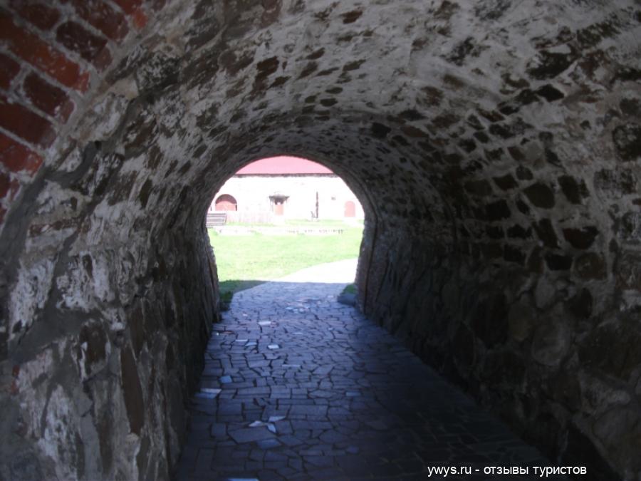 Центральный вход в крепость Корела.