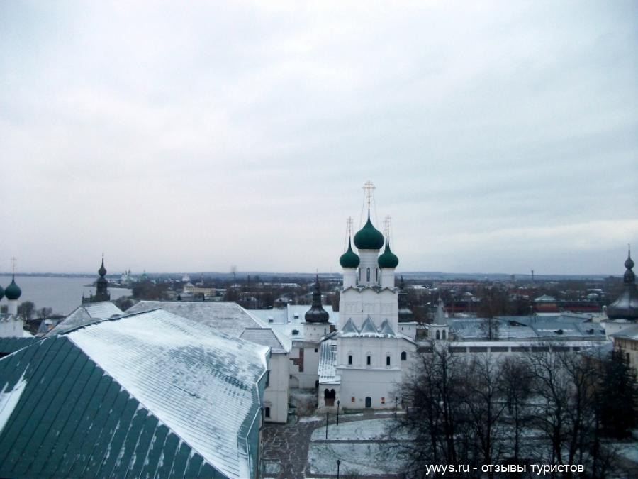 Вид с Водяной башни Ростовского кремля.