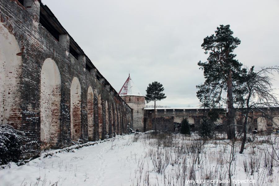 Борисоглебский монастырь. Крепостные стены.
