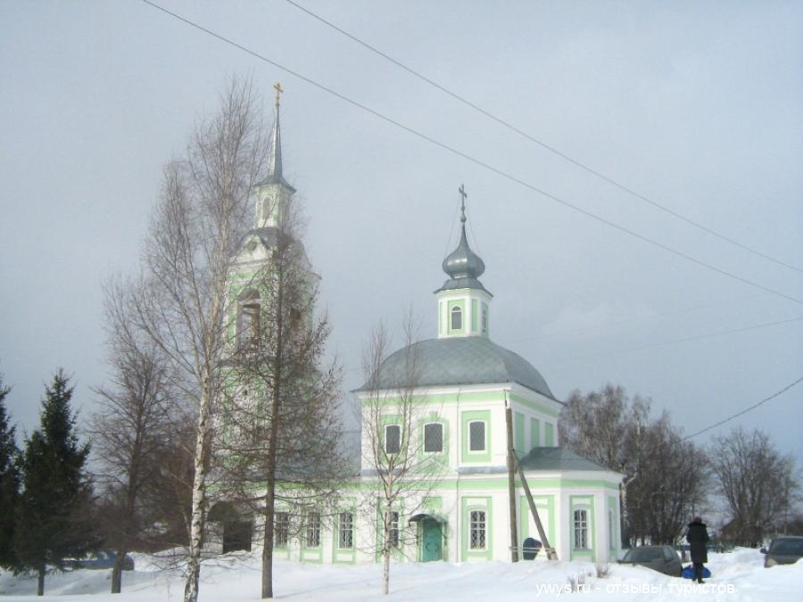 Церковь села Незнаново. Все очень чистенько и ухожено.