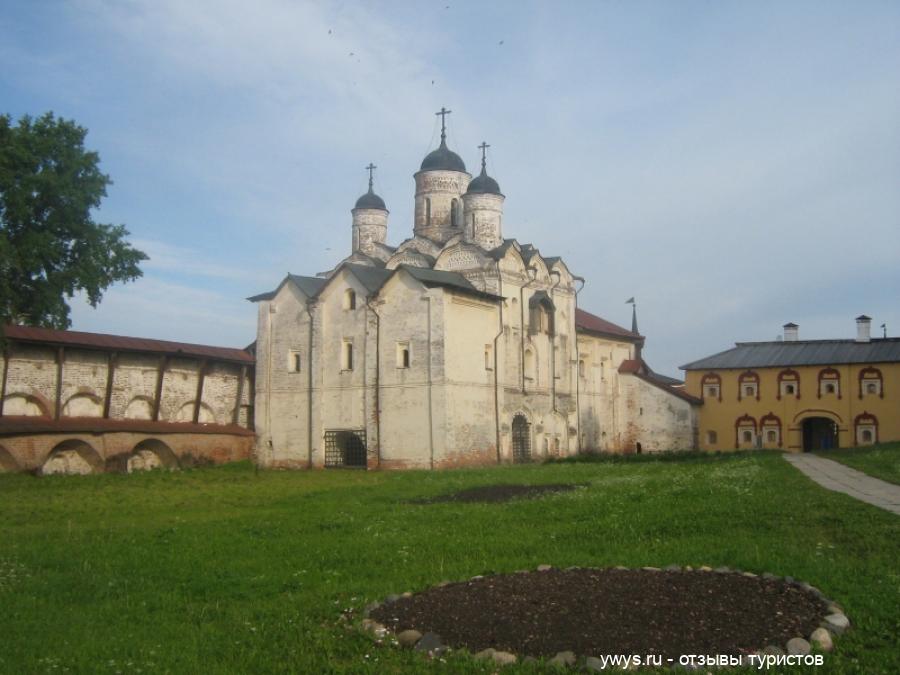Большой Успенский монастырь, водяные врата с надвратной церковью Преображения Господня